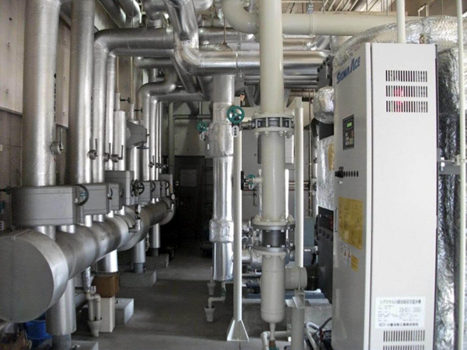 設備工事の施工現場
