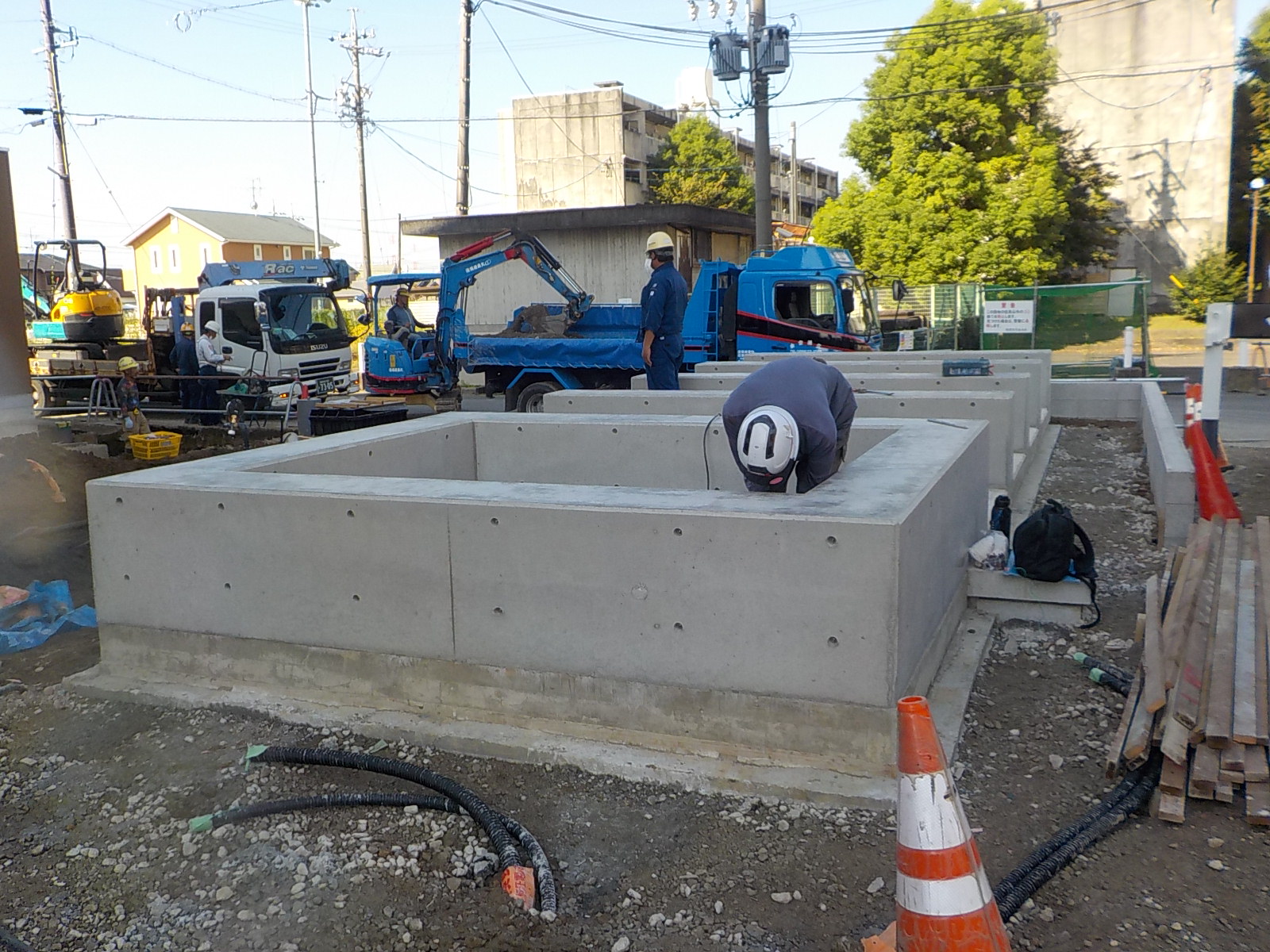 段取りよく作業を進める現場